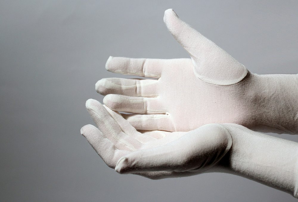 These bamboo eczema gloves will stop you from scratching